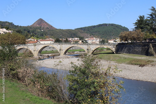 Photos La rivière le Gardon dans la ville, ville d'Alès, département du Gard, France