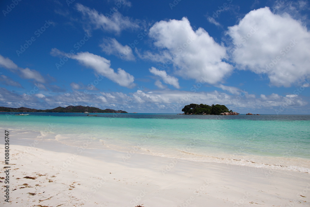 Fototapeta premium Scenery of Seychelles in the South Indian Ocean