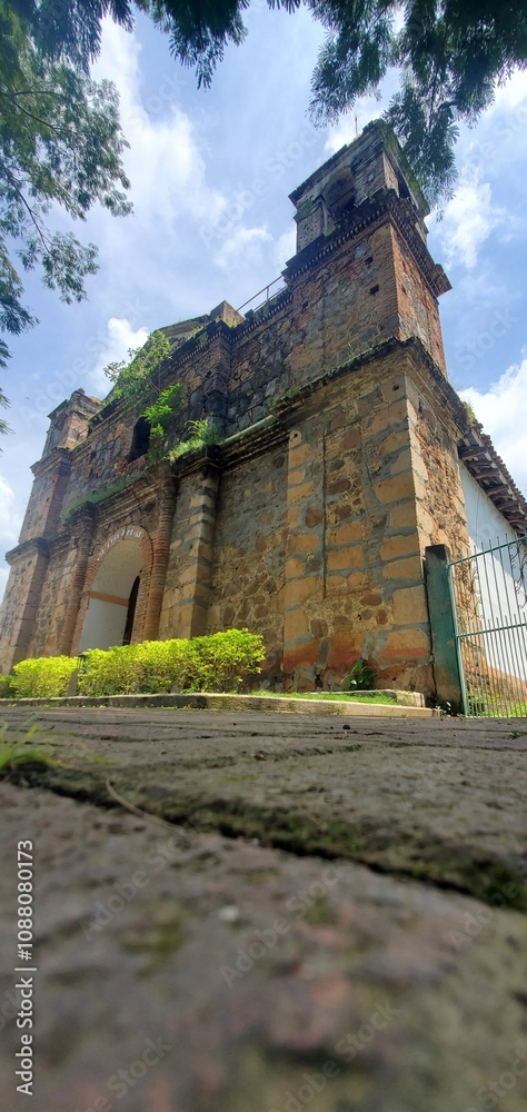 Templo antiguo cantón El Hormiguero, Comacarán, San Miguel, El Salvador Templo antiguo cantón El Hormiguero, Comacarán, San Miguel, El Salvador