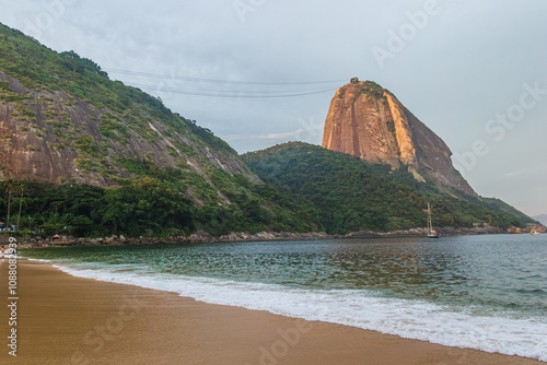 Morro Pan de Azúcar desde la Playa Roja - Urca, Rio de Janeiro, Brasil photo