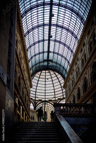 calle de la ciudad patrimonio de la humanidad de Nápoles sur de Italia