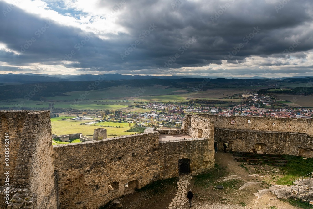 Fototapeta premium Historic Spis Castle: A Medieval Fortress on the Hilltop in Slovakia
