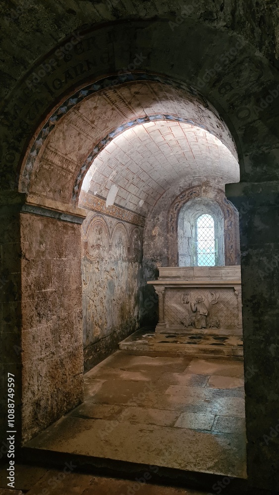 Fototapeta premium Dans la crypte de l'abbaye Saint-Philibert de Tournus