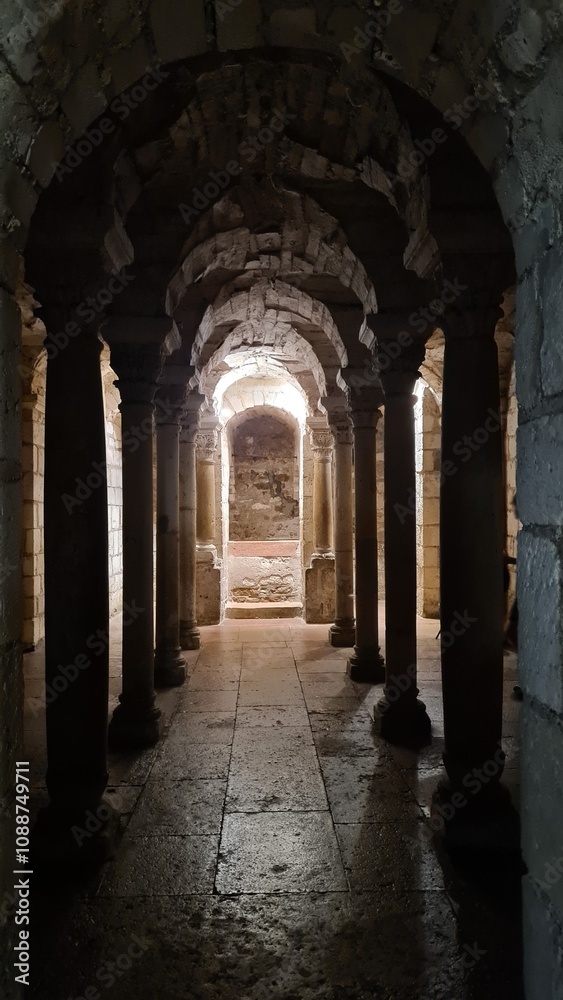 Fototapeta premium Dans la crypte de l'abbaye Saint-Philibert de Tournus