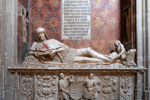 Siguenza, escultura del doncel de Siguenza en el interior de la catedral, guadalajara, castilla la mancha, españa.