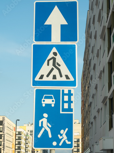 фотографія Road sign 5.5 one-Way street 5.19.2 crosswalk Sign Resident