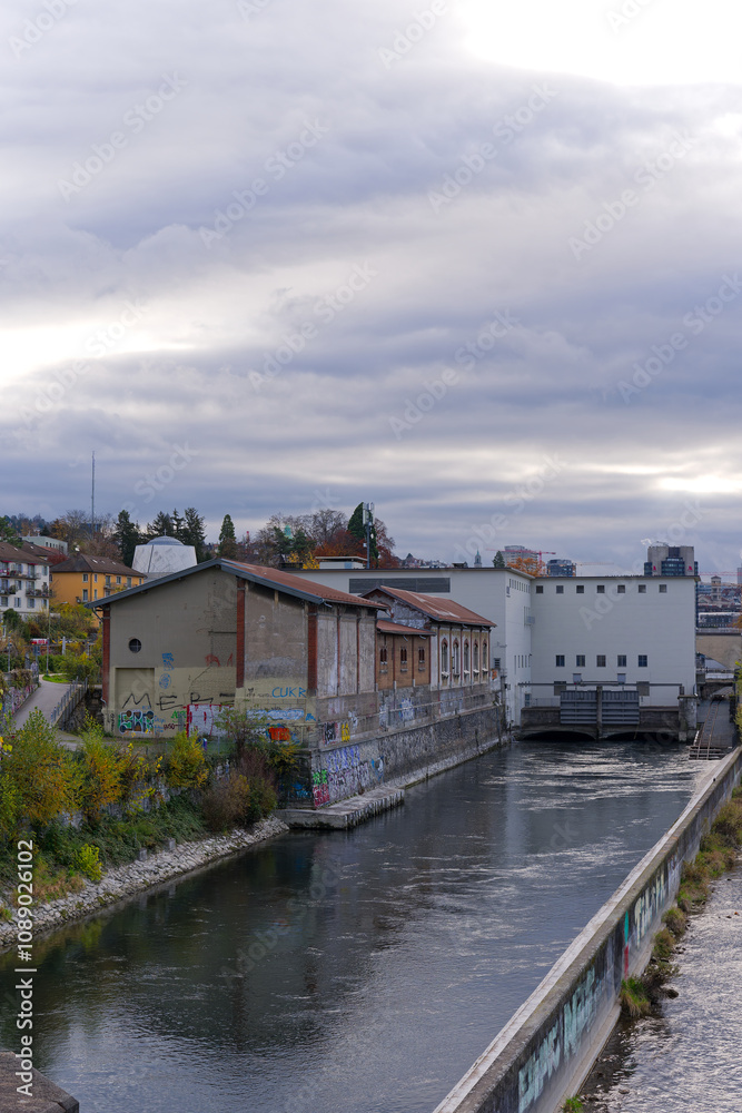 Scenic view of Limmat river with autumn trees on an autumn day at Swiss City of Zürich. Photo taken November 18th, 2024, Zurich, Switzerland. Scenic view of Limmat river with autumn trees on an autumn day at Swiss City of Zürich. Photo taken November 18th, 2024, Zurich, Switzerland.