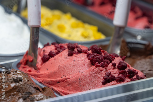 Obraz na płótnie Close-Up of Raspberry Ice Cream in Shop Display w salonie