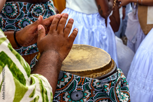 The atabaque is a percussion instrument of African origin, very common in Brazil and widely used in all types of cultural and religious manifestations.