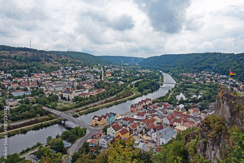 Blick von der Burgruine Tachenstein auf den am Fluss Altmühl gelegenen Ort Riedenburg in Bayern, Deutschland  photo