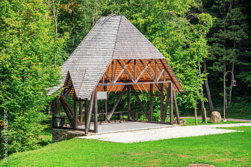 Obraz na płótnie Wooden gazebo with a stage in the forest. w salonie