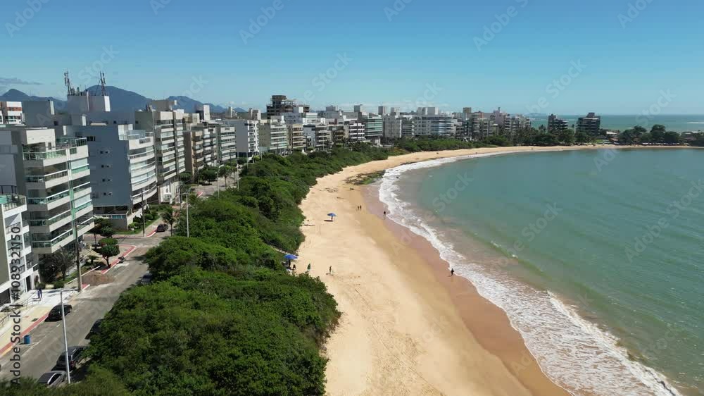 Imagem aérea da Enseada Azul em Nova Guarapari próximo a praia de Maipe. Cena da praia de Bacutia  e da praia de Peracanga.