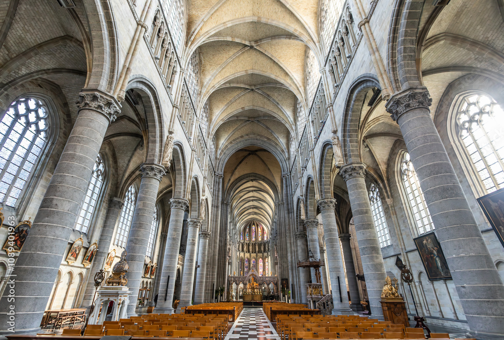 Fototapeta premium Sint-Maartenskathedraal in Ypres, Belgium