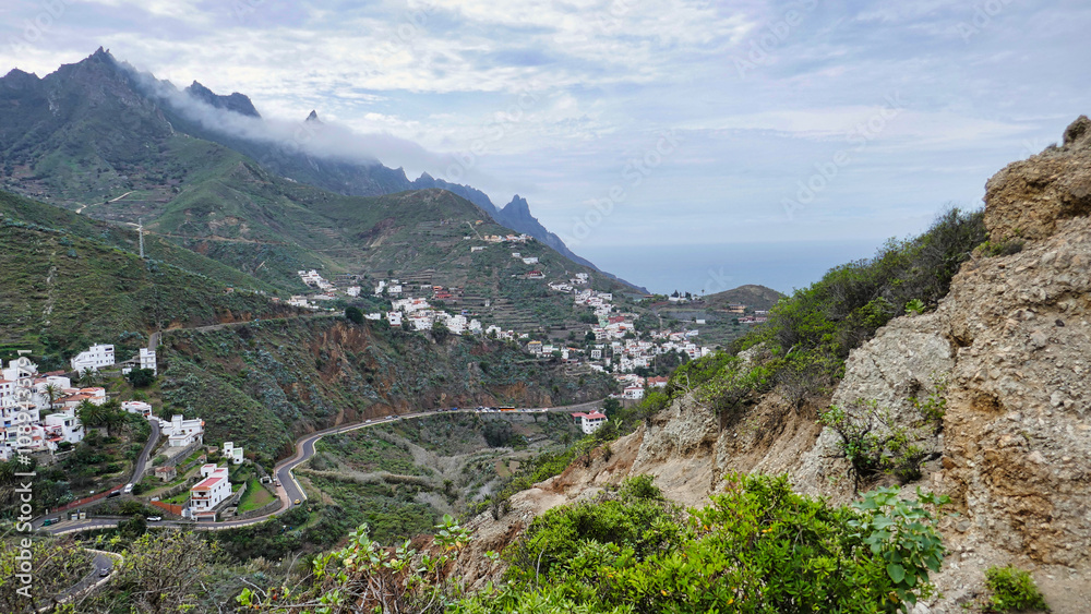 Fototapeta premium Blick auf Taganana im Anaga-Gebirge auf Teneriffa