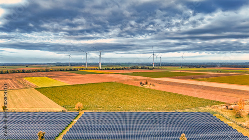 Landschaft mit Windrädern und Solranlage photo