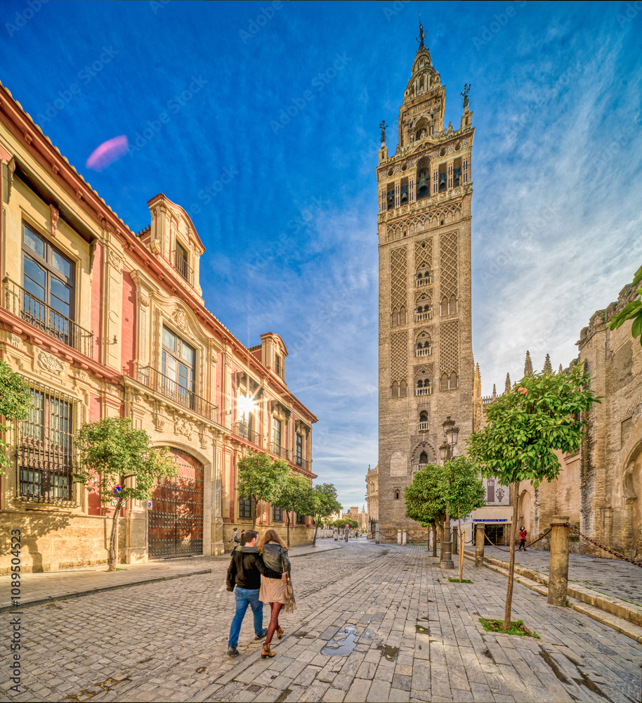 Obraz premium Beautiful Day at Sevilla's Giralda Tower and Archiepiscopal Palace