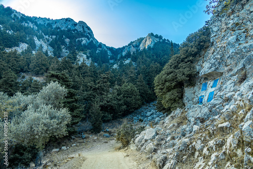 Wanderung auf den höchsten Punkt der griechischen Insel Kos in der Süd Ägäis - dem Mount Dikeos - Griechenland  photo