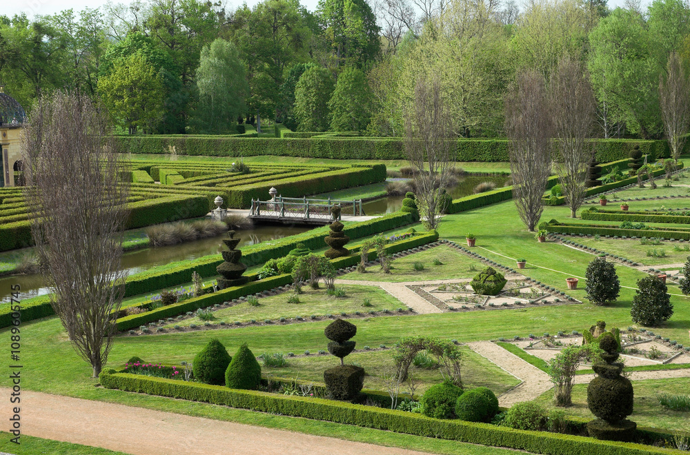 Chateau XVIIé et jardins, labyrinthe, Cormatin, 71,région Bourgogne Franche Comté, Saône et Loire, France Chateau XVIIé et jardins, labyrinthe, Cormatin, 71,région Bourgogne Franche Comté, Saône et Loire, France
