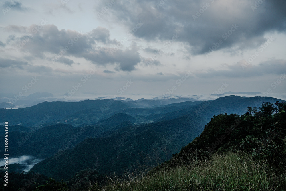 Obraz premium Mountain view scenic landscape lush greenery nature photography early morning aerial perspective tranquility and exploration