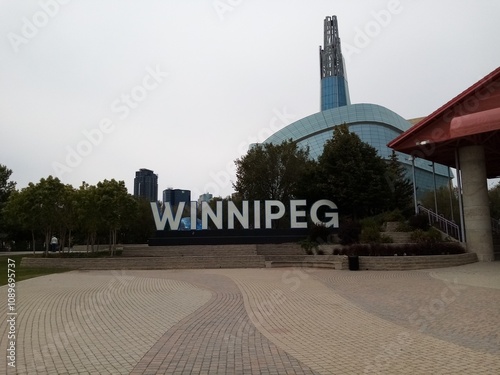 Cuadro en lienzo Winnipeg city pedestal in center