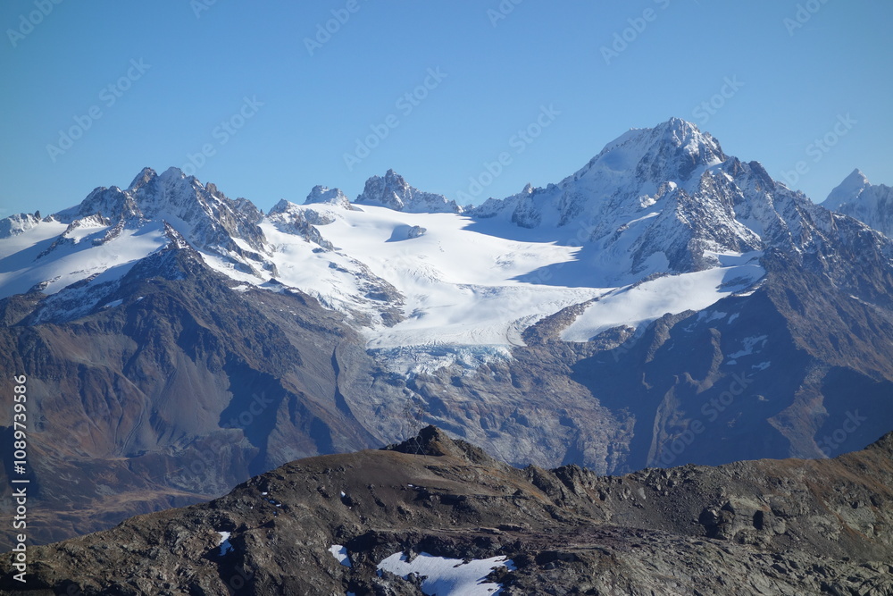 Fototapeta premium Vue sur le glacier du Tour depuis le massif des Aiguilles rouges (Alpes, France)