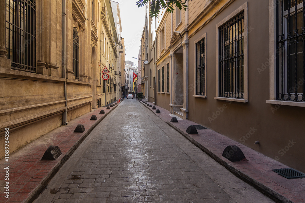 Fototapeta premium Streets of big cities, very different photographs, very different lives