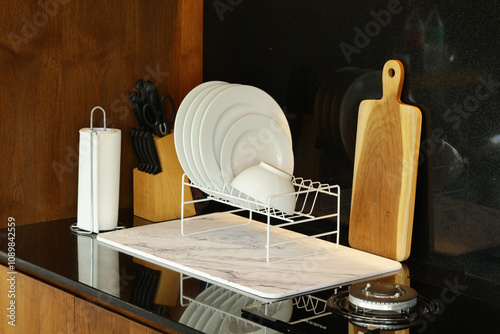Valokuva A well-organized kitchen countertop with a dish drying rack, paper towel holder,