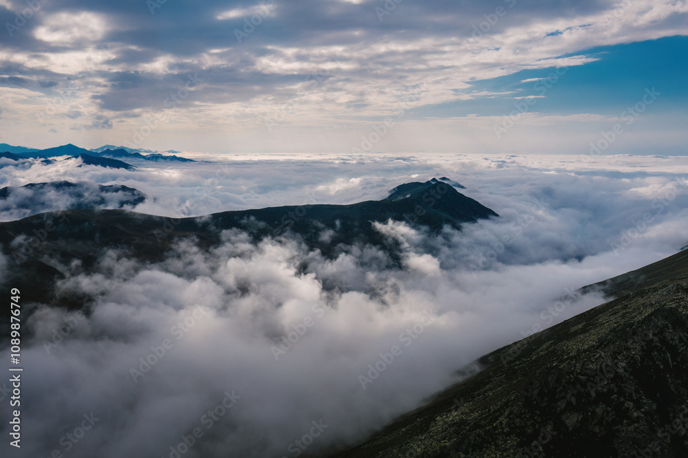 Obraz premium Dense fog and low cloudy sky on the high peak in the early morning. Serene mountain landscape with layered fog under the sky.Rize, Kackar Mountains.
