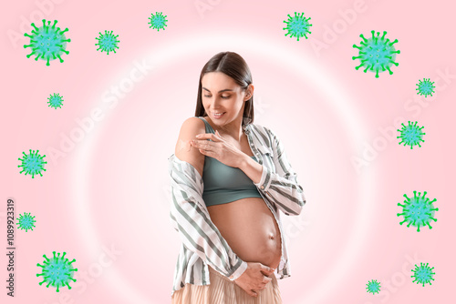 Young pregnant woman with m...