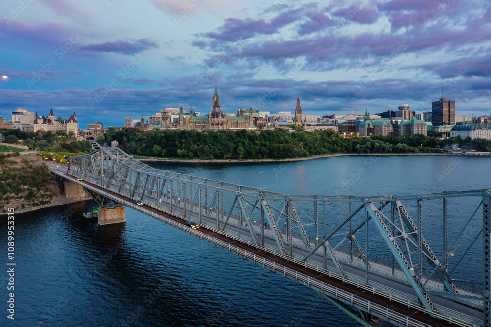 Naklejka premium Alexandra Bridge crossing the Ottawa River. In the distance is the Parliament of Canada, Ottawa, Ontario, Canada.