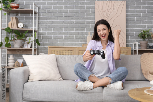 Happy young woman playing v...