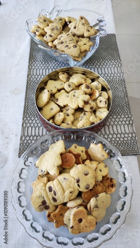 Photography We didn't habe another glass bowl for the Christmas cookies and we had to improv
