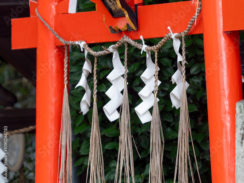 稲荷神社の鳥居と紙垂 photo