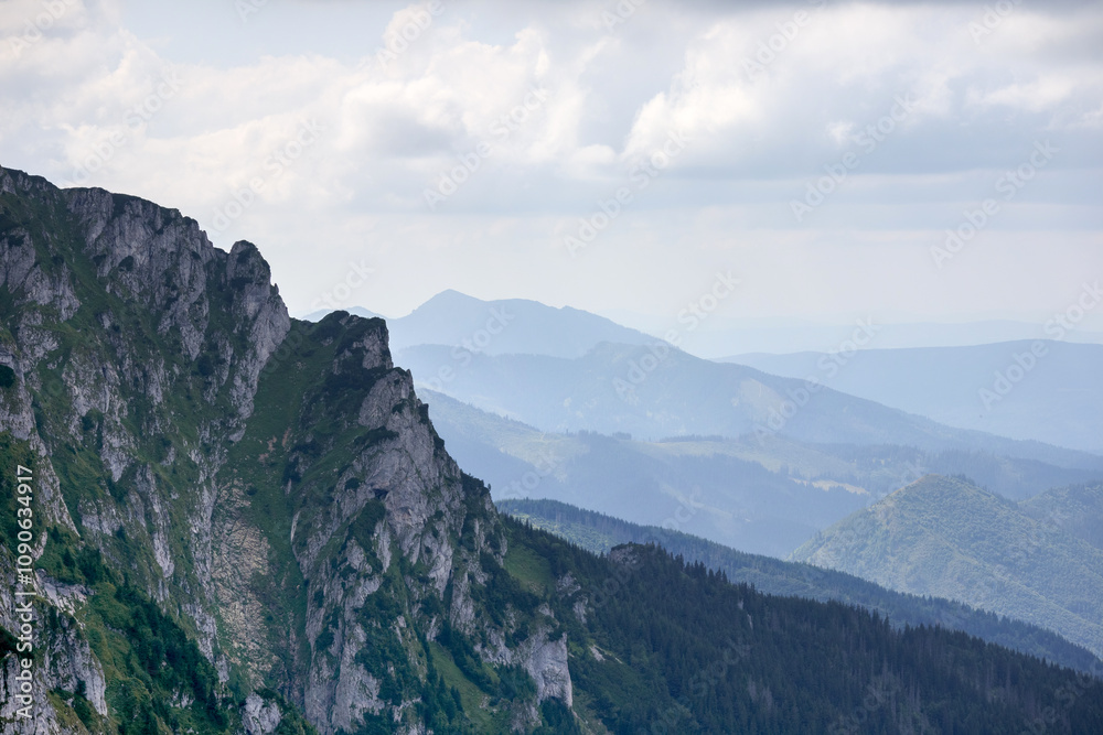 Naklejka premium mountain landscape with cloudy day