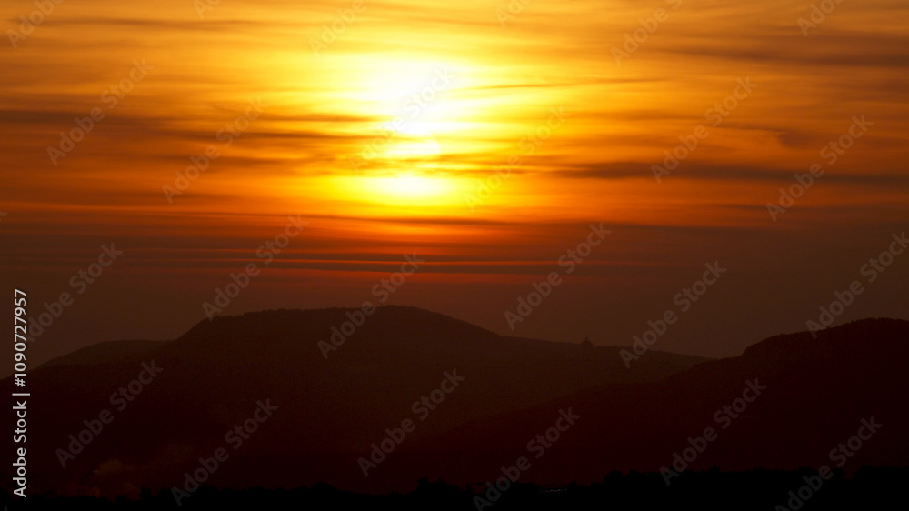 Obraz premium sunset in the country side. High quality photo