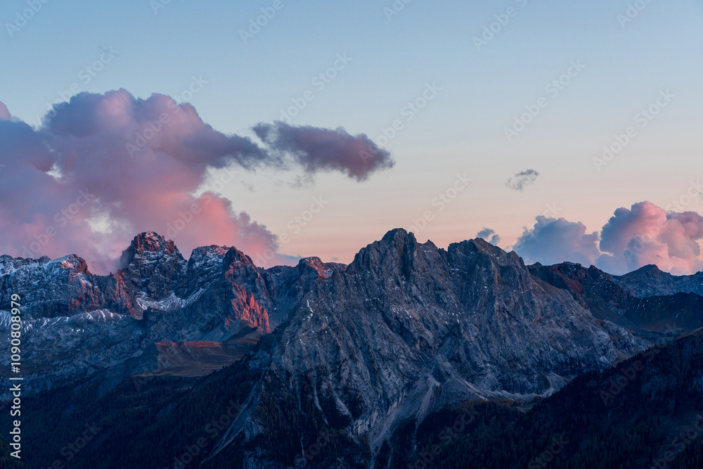 Obraz premium Panoramic view of the Val Gardena Dolomites in Italy.