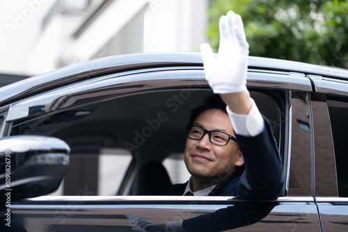 Foto 選挙カー　お手振り　政治家