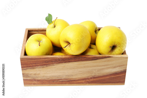 Foto Ripe yellow apples in wooden crate isolated on white