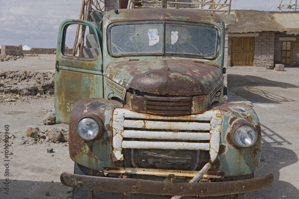 Fototapeta premium Old truck, Uyuni, Potosi, Bolivia