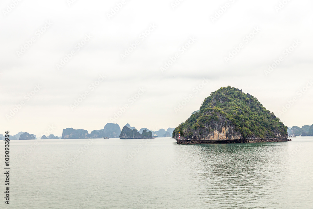 Naklejka premium Ha Long (or Halong) bay, Vietnam