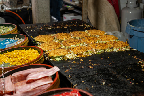 日本の祭りの屋台で売られているお好み焼き photo