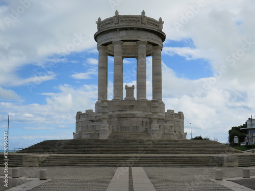 Bild auf Leinwand Monumento ai caduti, Ancona, Marche, Italia