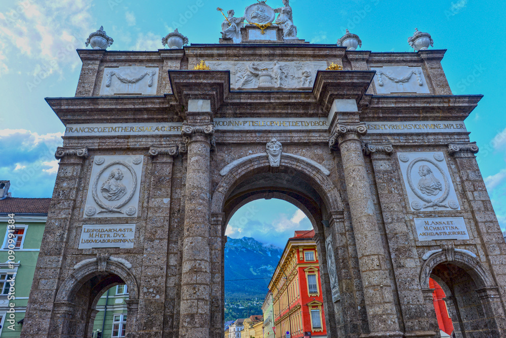 Fototapeta premium Die Triumphpforte in Innsbruck (Tirol, Österreich)