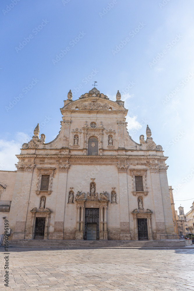 Fototapeta premium Galatina, Apulien, Italien. Chiesa dei Santi Pietro e Paolo (Peter und Paul Kirche). Die Kirche San Pietro e Paolo ist die Mutterkirche von Galatina und 36 Meter hoch.