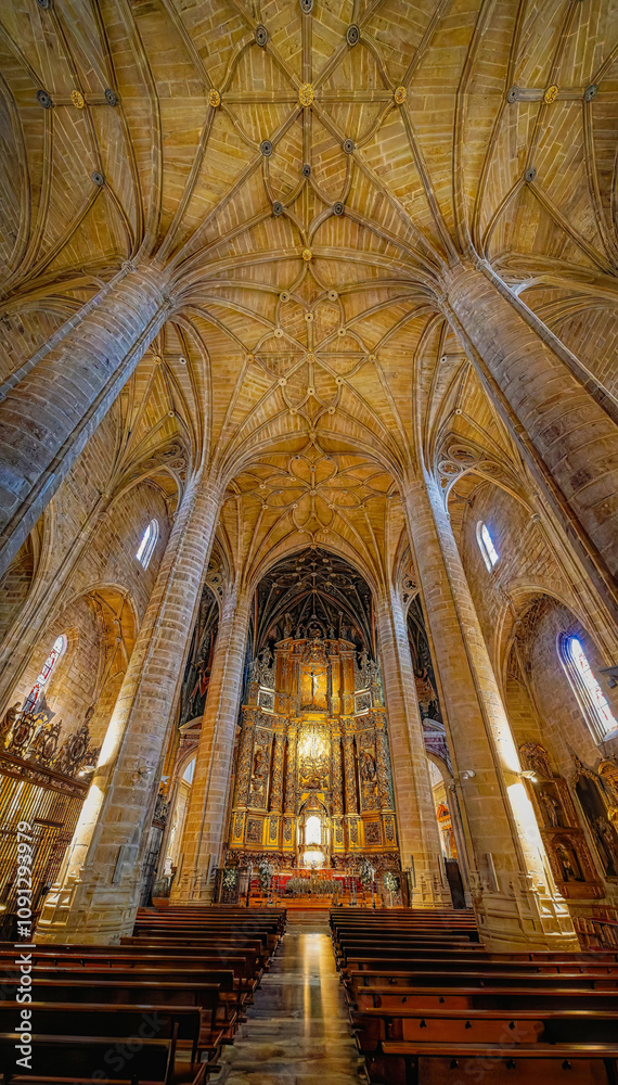 Obraz premium interior of the church, Logrono, La Rijoa, Spain, Europe, Sepetmber 2024