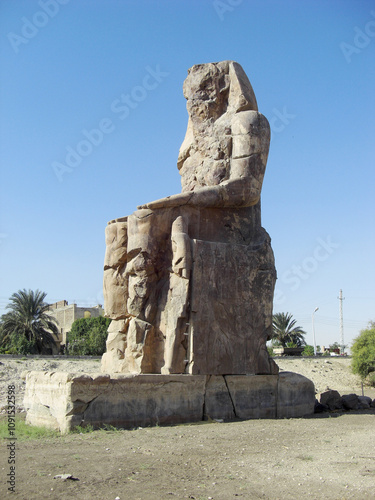 Egypte, les Colosses de Memnon à Louxor  photo