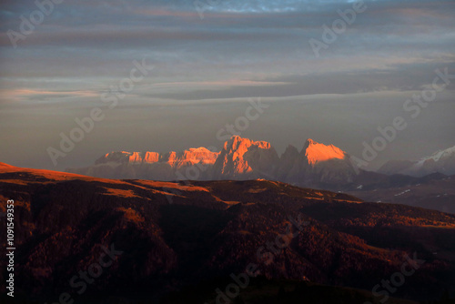 Alpenglühen in den Dolomiten - afterglow in the Dolimites, South Tyrol photo