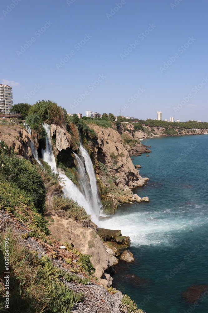 Obraz premium waterfall and rocks