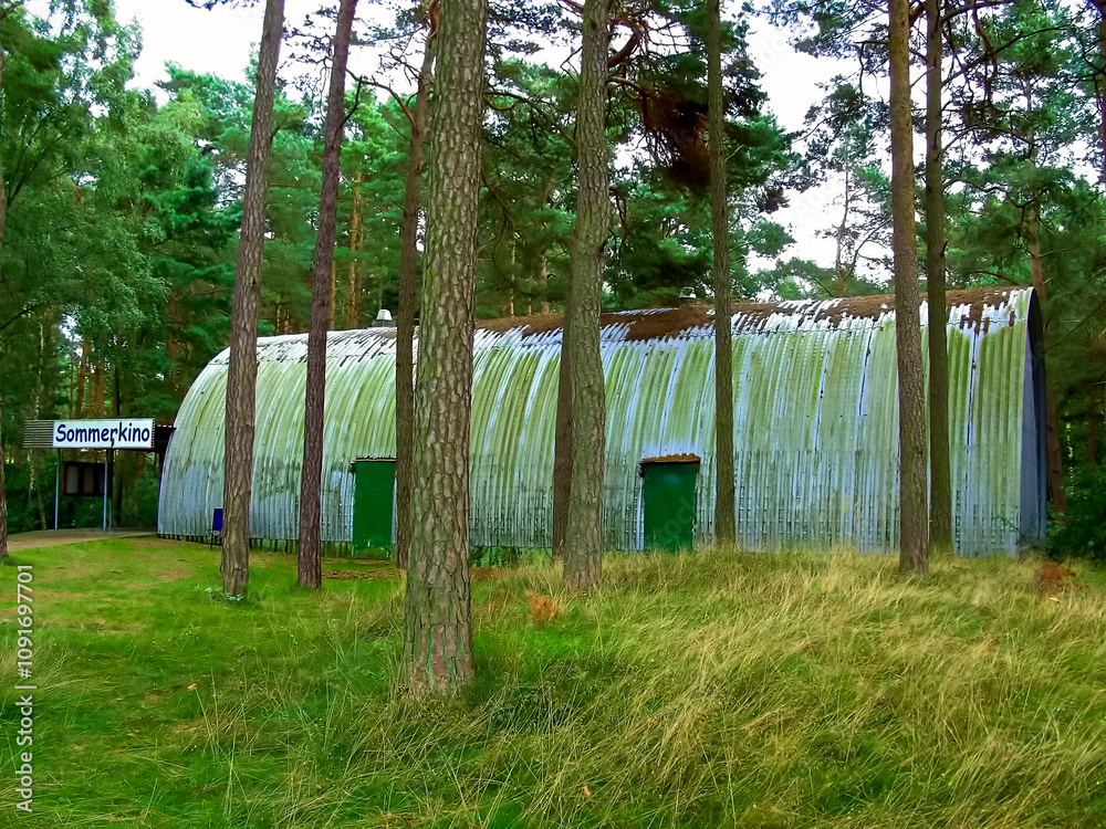 Ehemaliges Sommerkino aus Wellblech