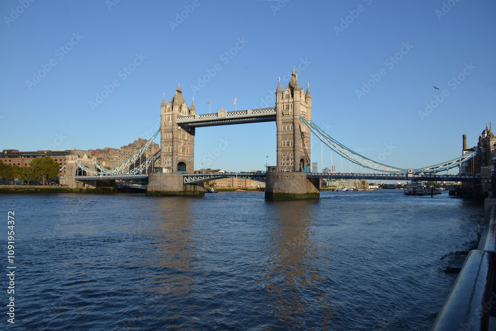 Obraz premium London, England, United Kingdom - October 2024: Tower Bridge is a bascule, suspension bridge built between 1886 and 1894. One of the prominent symbols of the United Kingdom.